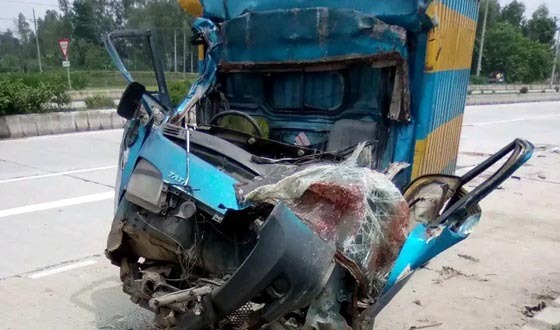 পীরগঞ্জে সড়ক দুর্ঘটনায় কাভার্ড ভ্যানের চালক ও হেলপার নিহত