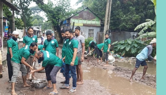 গজারিয়ার রাস্তাঘাটের বেহাল দশা, যুবসমাজের উদ্যোগে সাময়িক সমাধান