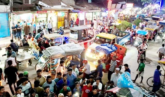 সৈয়দপুরে দুর্বল ট্রাফিক ব্যবস্থার কারণে শহরে তীব্র যানজট