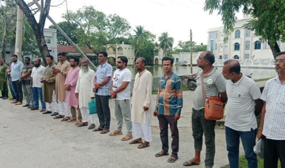 গাজীপুরে সাংবাদিক হত্যার প্রতিবাদে আশাশুনিতে মানববন্ধন