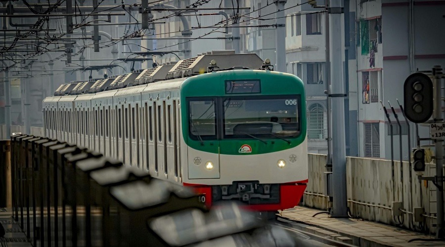 প্রকল্পের টাকা খরচ করে চালানো হচ্ছে মেট্রোরেল