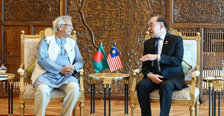 মালয়েশিয়ার প্রধানমন্ত্রীর সঙ্গে দ্বিপক্ষীয় বৈঠকে প্রধান উপদেষ্টা মুহাম্মদ ইউনূস