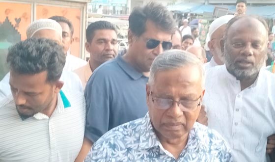 তারেক রহমানের রাষ্ট্র কাঠামো মেরামতের ৩১দফা লিফলেট বিতরণ করলেন হাফিজ ইব্রাহিম