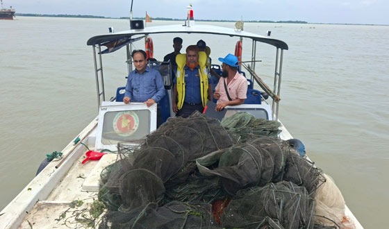 মতলব উত্তরে ২ ভেসাল-বেহুন্দী জাল ও ১০৮ টি চাই জব্দ
