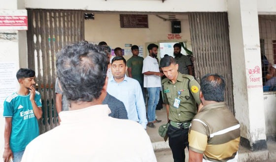 আড়াইহাজারে ট্রাক ও অটোরিকশার সংঘর্ষে নিহত ৪