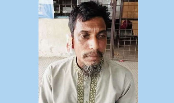 দৌলতপুরে ব্যবসায়ীর কান কামড়ে ছিঁড়ে ফেলেছে বখাটে যুবক