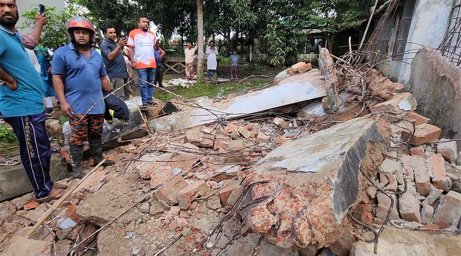 পরিত্যক্ত ভবন ভাঙার সময় দুর্ঘটনা: নেত্রকোনায় তিন নিহত, দুই আহত