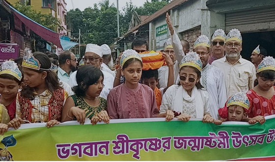 রায়গঞ্জে শ্রী কৃষ্ণের জন্ম অষ্টমি উপলক্ষে মঙ্গল শোভাযাত্রা