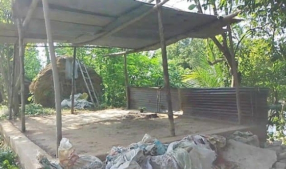 তানোরে প্রভাবশালীদের বিরুদ্ধে কৃষকের ভিটেমাটি দখলের অভিযোগ