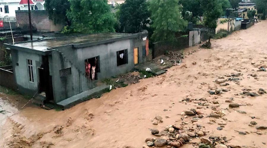 জম্মু-কাশ্মীরে আবারও মেঘভাঙা বৃষ্টির তাণ্ডব, নিহত সাতজন