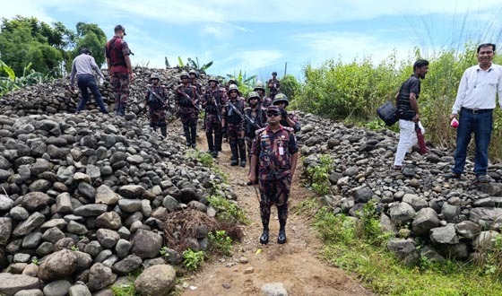 সিলেট সীমান্তে বিজিবির বিশেষ অভিযান: আদর্শগ্রামে বিপুল পাথর মজুদ উদ্ধার