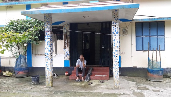 ফকিরহাটে স্ত্রীকে জমি দলিল করে দিয়ে বিপাকে বৃদ্ধ ব্যবসায়ী