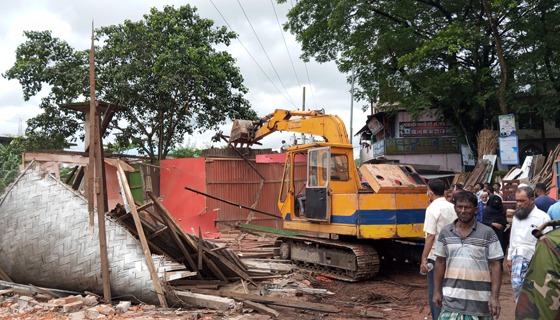 সেনবাগে শতাধিক অবৈধ স্থাপনা উাচ্ছেদ