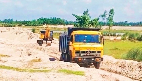 নীলফামারীতে হুমকির মুখে তিস্তা রক্ষা বাঁধ