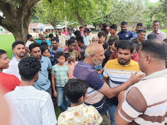 তানোরে আ.লীগের দুই কর্মী-সমর্থককে ধরে পুলিশে সোপর্দ