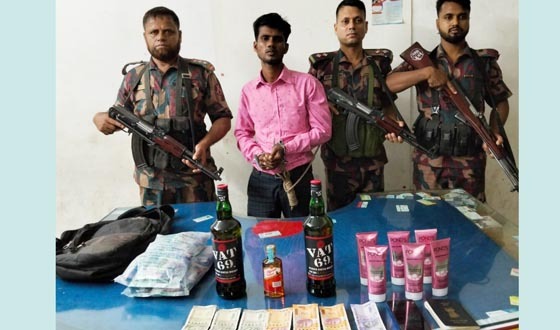 বেনাপোলে মাদকসহ ভারতীয় নাগরিক আটক, চোরাই পণ্য জব্দ