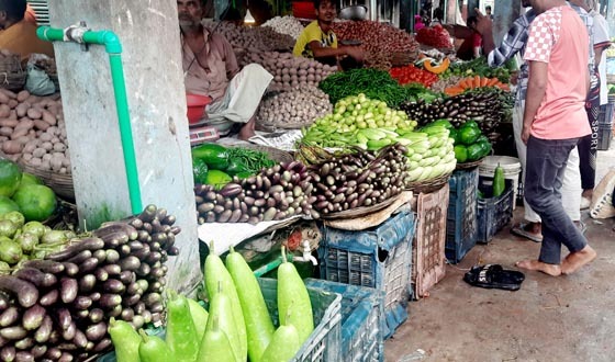 সৈয়দপুরে সবজীর দাম কেজিতে দ্বিগুণ বৃদ্ধি, দিশেহারা খেটে খাওয়া মানুষ