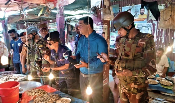 টাঙ্গাইলে চিংড়িতে জেলি দেওয়ায় জরিমানা