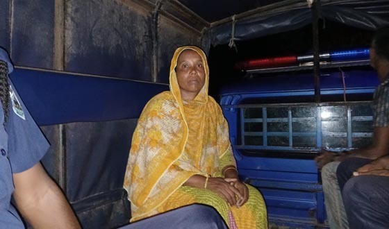 তারাগঞ্জে গাঁজাসহ স্ত্রী আটক, স্বামী পলাতক