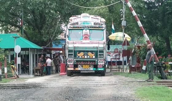 হিলি বন্দরে বেড়েছে আমদানি-রপ্তানি, ফিরেছে কর্মচাঞ্চল্যতা