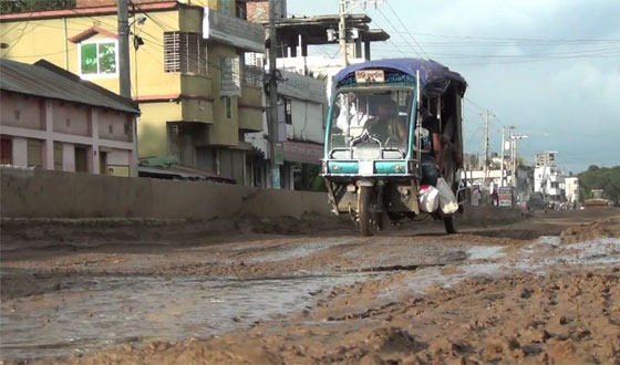 হিলি ফোরলেন সড়ক চার বছর থমকে, জনদুর্ভোগ বেড়েছে