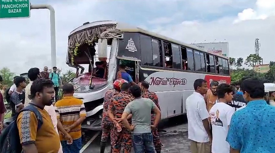 এক্সপ্রেসওয়েতে ৪ বাসের সংঘর্ষ, আহত ২৫