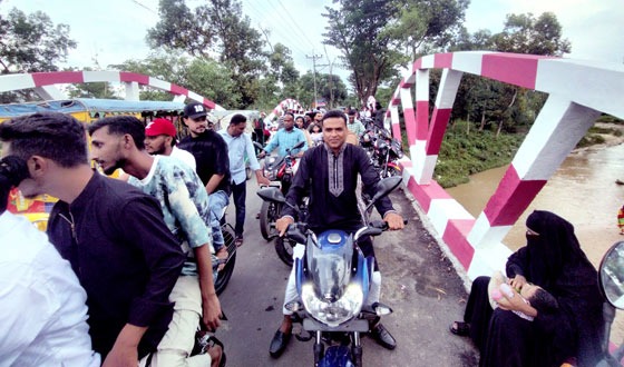 চায়ের রাজধানীতে আলপনার রঙিন পথ, পর্যটকদের ঢল