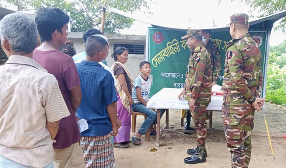 খাগড়াছড়িতে সেনাবাহিনীর বিনামূল্যে মেডিকেল ক্যাম্প, চিকিৎসা ও ঔষধ বিতরণ