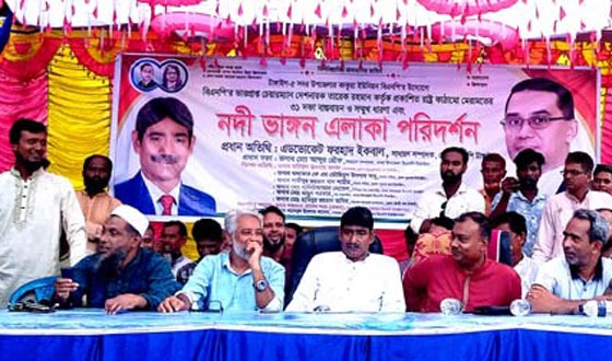 কাকুয়ায় নদী ভাঙ্গন এলাকা পরিদর্শনে অ্যাডভোকেট ফরহাদ ইকবাল