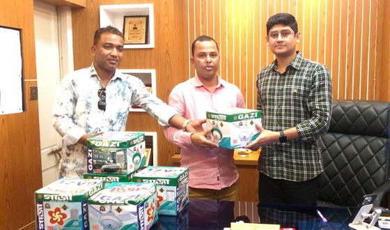 পাকুন্দিয়া হাসপাতালে সিলিং ফ্যান উপহার দিলেন ছাত্রদলের আহবায়ক