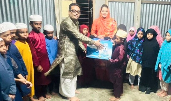 চাঁদপুরে মাদ্রাসার শিক্ষার্থীদের মাঝে পানির ফিল্টার বিতরণ