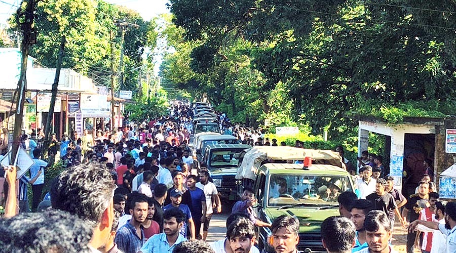 চবিতে সহিংস সংঘর্ষে আহত শতাধিক শিক্ষার্থী, যৌথবাহিনীর অভিযান শুরু