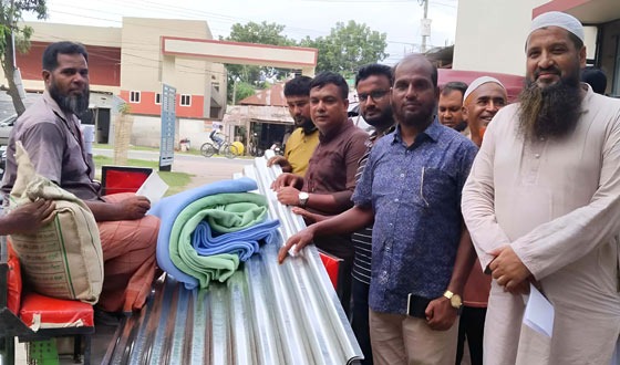 ধামইরহাটে অগ্নিকান্ডে ক্ষতিগ্রস্থ পরিবারে ঢেউটিন  ও আর্থিক অনুদান