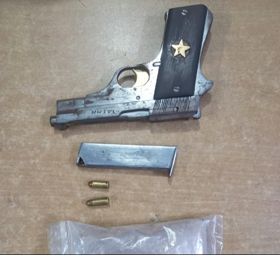 রাজধানীর আলমবাগ থেকে একটি বিদেশী পিস্তল, একটি ম্যাগাজিন, দুই রাউন্ড গুলি ও ১০২ গ্রাম হেরোইন উদ্ধার করেছে র‌্যাব