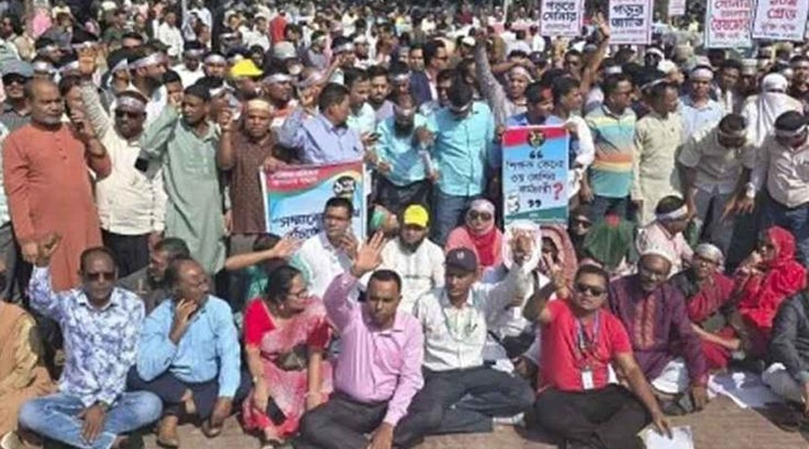 আন্দোলন স্থগিত: রোববার থেকে বার্ষিক পরীক্ষা নিবেন প্রাথমিকের শিক্ষকরা