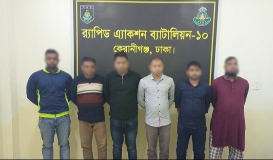 রাজধানীর পল্টনে র‌্যাব পরিচয়ে ডাকাতির প্রস্তুতিকালে ৬ জনকে গ্রেফতার  করেছে র‌্যাব