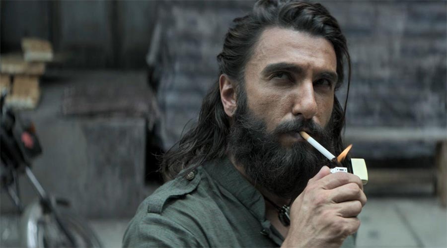 বক্স অফিসে ঝড়, বিতর্কে আগুন, ‘ধুরন্ধর’ নিয়ে কেন এত তোলপাড়