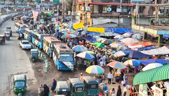 সোনারগাঁয়ে ঢাকা-চট্রগ্রাম মহাসড়কের দুই পাশে অবৈধ দোকানপাট