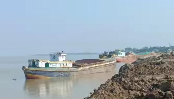 সরাইলে ফসলি জমির টপসয়েল বিক্রির ধূম, বাঁধা দেওয়ায় হুমকি