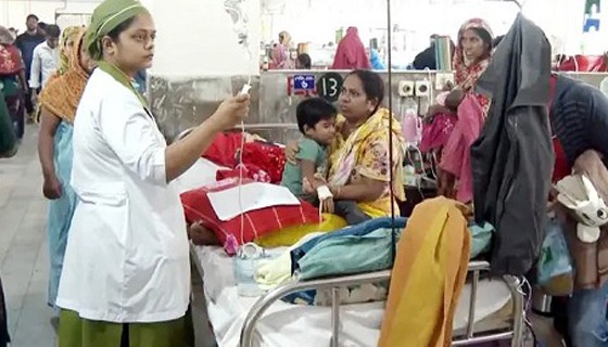 বরিশালে হাসপাতালের শিশু ওয়ার্ডে শয্যা সংকট