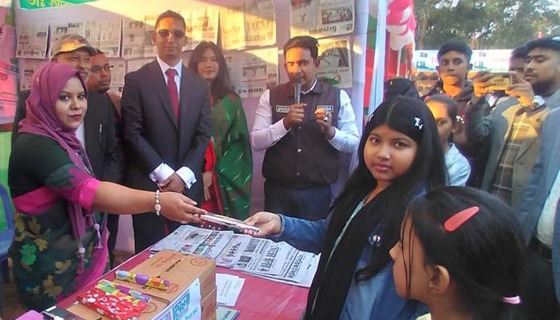 মধুখালী প্রেসক্লাবের আয়োজনে এক হাজার শিক্ষার্থীদের মাঝে কলম বিতরন