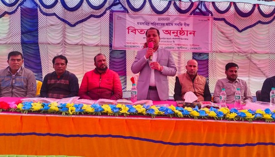 দেবহাটায় হতদরিদ্র পরিবারের মাঝে সবজি বীজ বিতরন