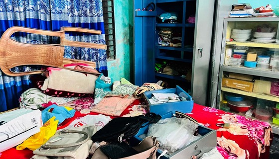 দিনে-দুপুরে প্রবাসীর বসতঘর থেকে মালামাল লুট