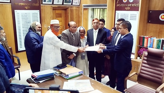 নড়াইল-২ আসনে বিএনপি প্রার্থী মনিরুলের মনোনয়নপত্র সংগ্রহ