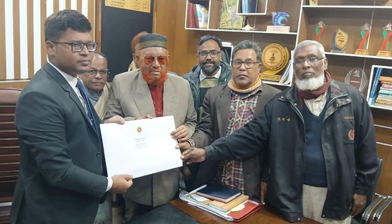 পাবনা-৩ আসনে সাবেক এমপি আনোয়ারের মনোনয়নপত্র সংগ্রহ