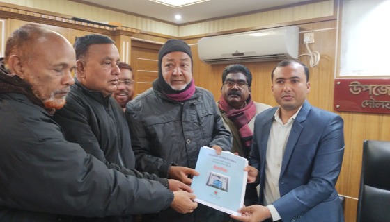 দৌলতপুরে বিএনপি'র মনোনয়ন ফরম সংগ্রহ করেন রেজা আহমেদ বাচ্চু মোল্লা