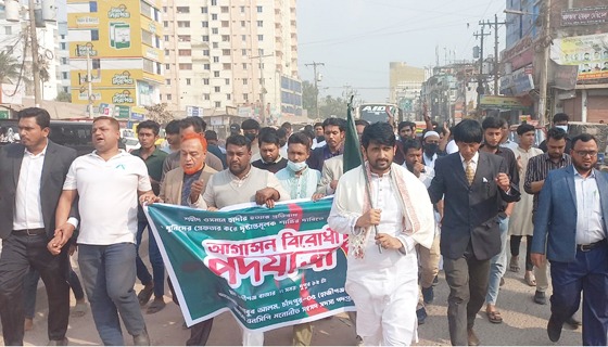 হাসিনা ভারতে বসে দেশের বিরুদ্ধে ষড়যন্ত্র করছে: মাহবুব আলম