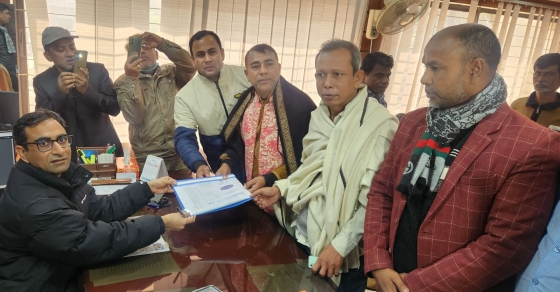 রাজশাহী-৪ আসনে প্রাথমিক মনোনয়ন বঞ্চিত রেজাউল করিম টুটুলের পক্ষে মনোনয়নপত্র উত্তোলন