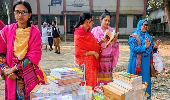 নতুন বই যাচ্ছে স্কুলে স্কুলে, ১ জানুয়ারি বিতরণ