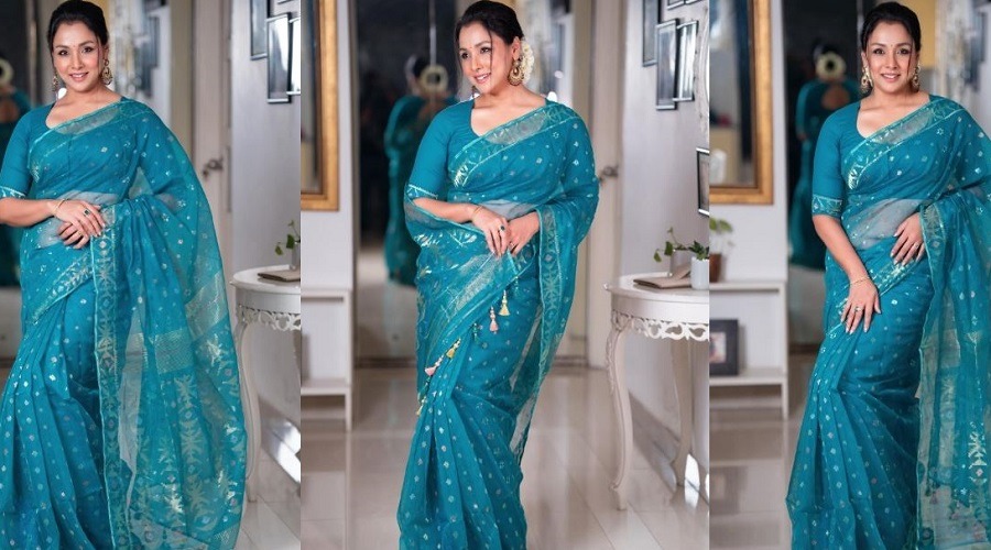 শাড়িতে নজর কাড়লেন রুনা খান